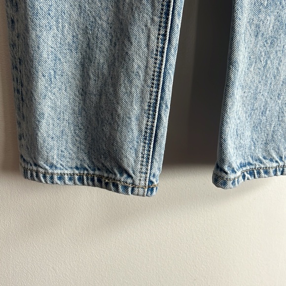 Women’s American Eagle Mom Jeans Size 2 - Picture 4 of 8